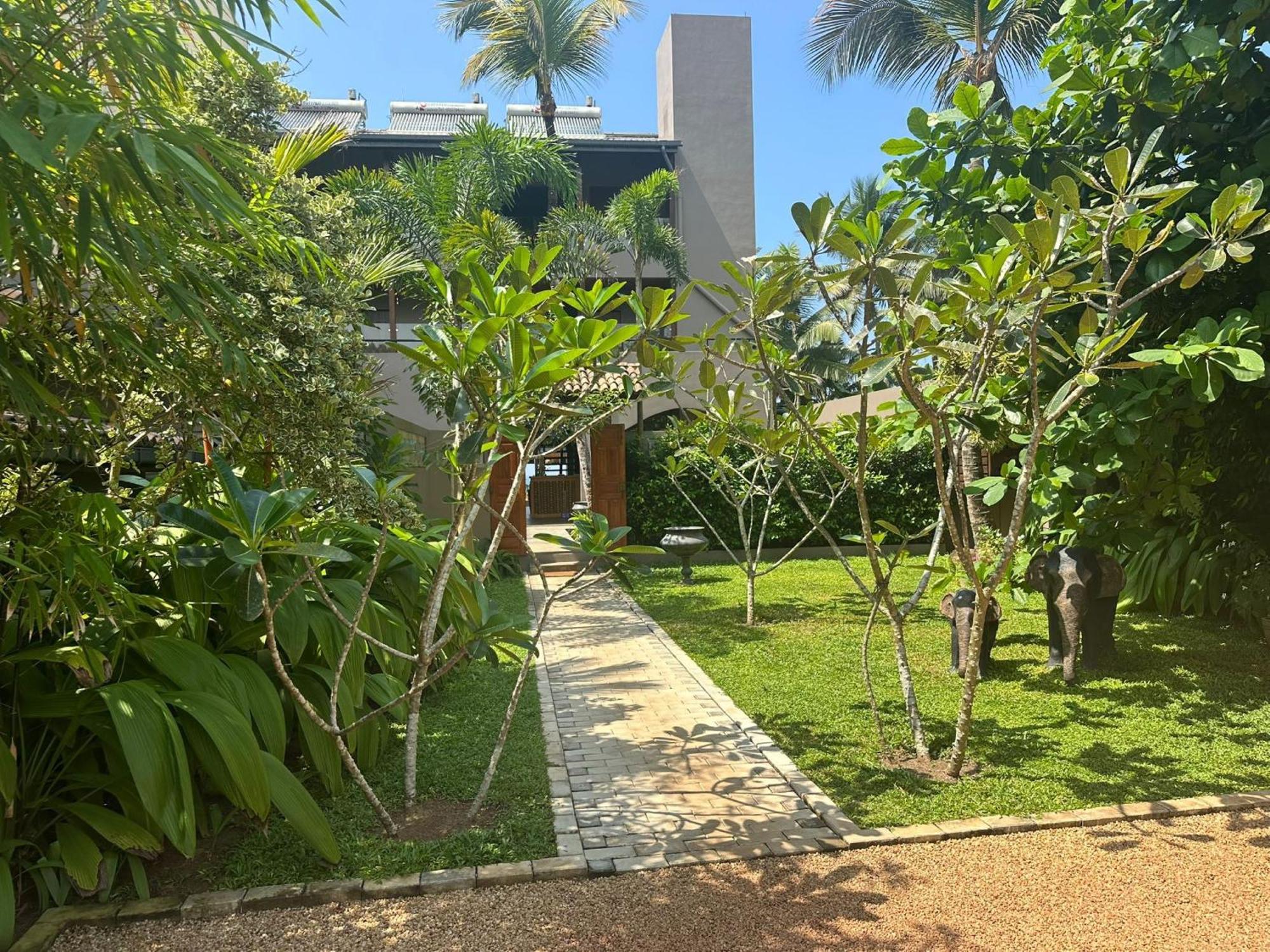 Bk Beach Boutique Hotel - Hikkaduwa Ngoại thất bức ảnh