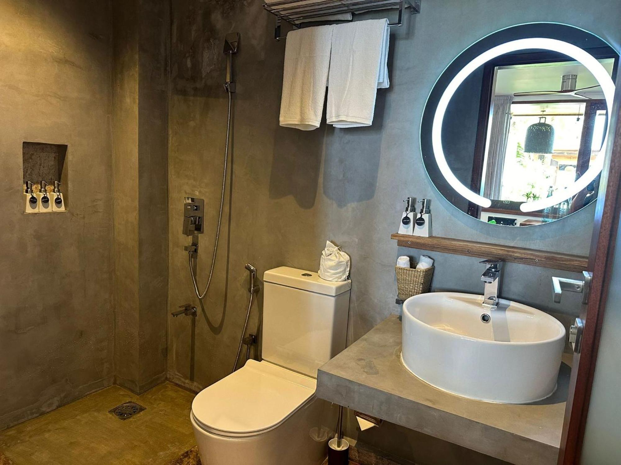 Bk Beach Boutique Hotel - Hikkaduwa Ngoại thất bức ảnh